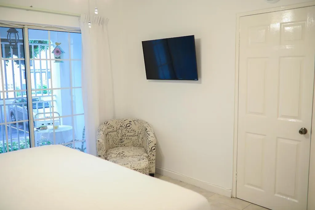 New Kingston'S Deluxe Apartment  金斯敦